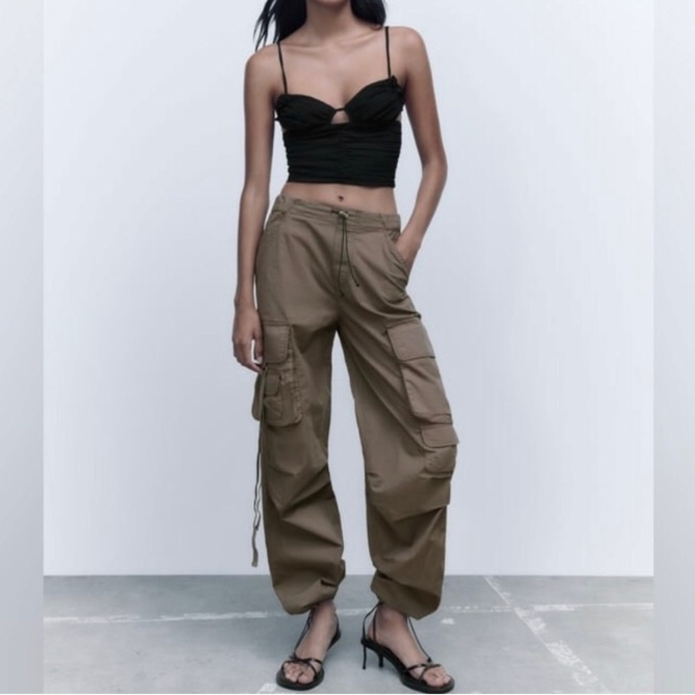 Black Textured Ruched Crop Top - Picture 3 of 5